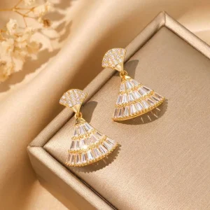 French Micro-inlaid Zircon Fan Earrings S925 Silver Needle Exquisite Simple and Elegant Atmosphere Fashion High-end Earrings