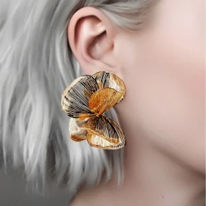 Personalized flower alloy earrings, suitable for daily wear. Avant garde metal earrings, a must-have for parties